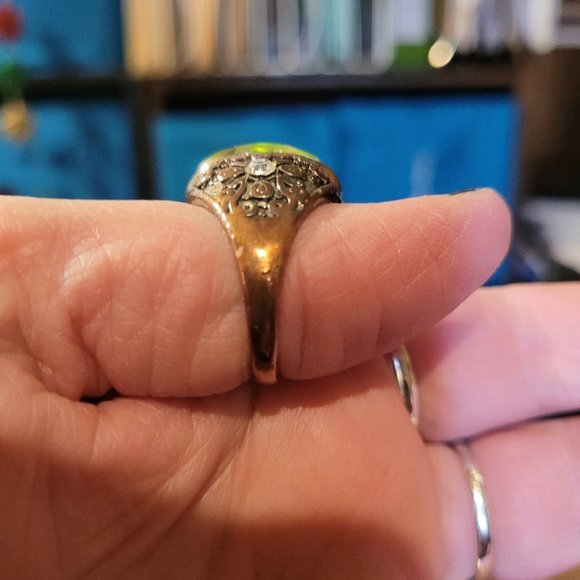 Bohemian Style Light Green Mock Periodot Statement Ring Size 9 - Picture 16 of 16